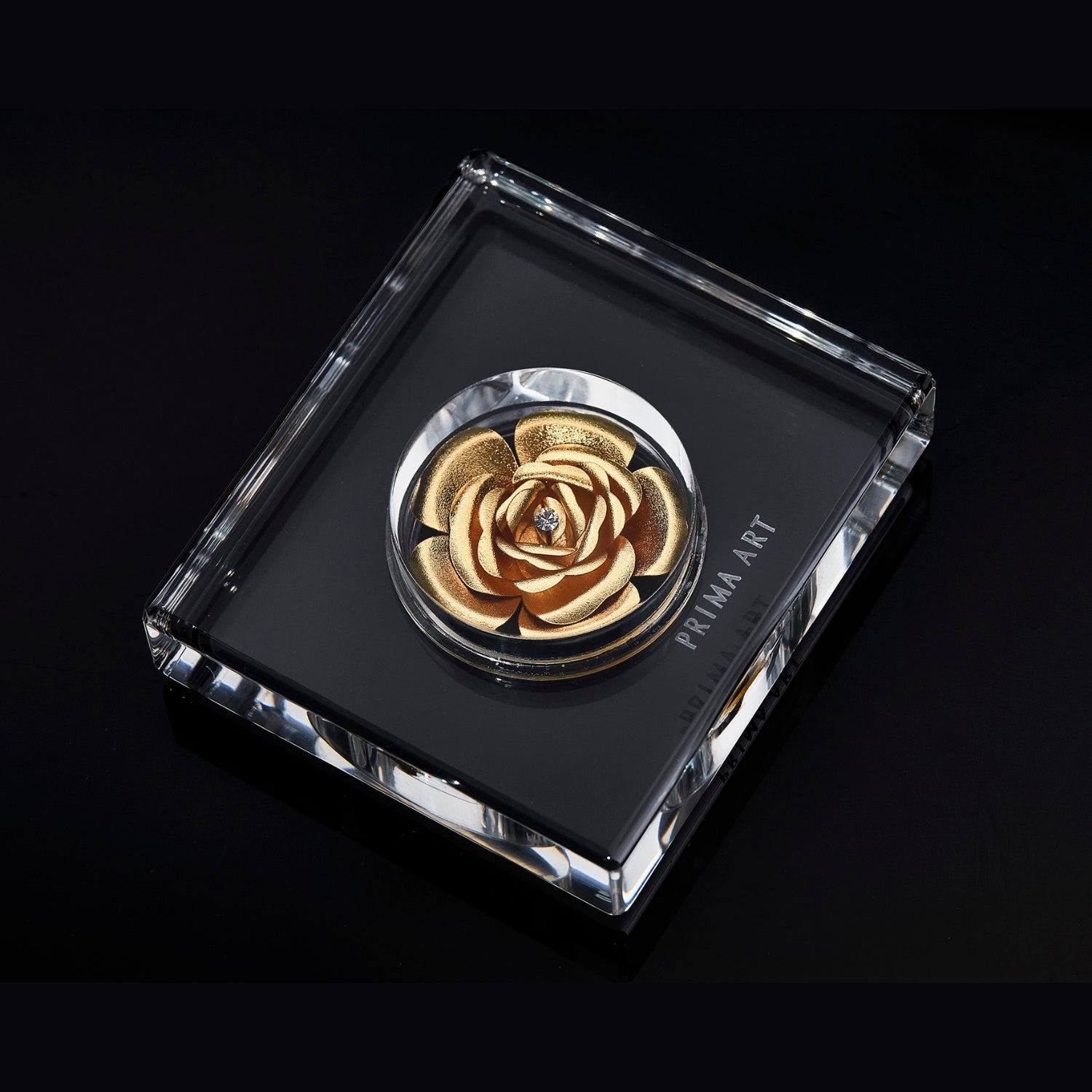 DGS-0036-01 Golden Rose in Paperweight Acryllic 8 x 7 cm